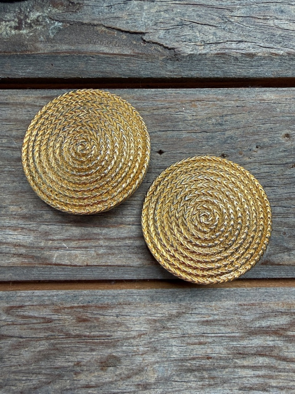 Vintage Gold Textured Round Vintage-Style Clip Earrings